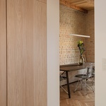 Dům z padesátých let dostal moderní interiér. Panuje zde krása původních cihel a letitého dřeva. Foto: Ing. arch. Marián Gombarček, DENDRIT Dům z padesátých let dostal moderní interiér. Panuje zde krása původních cihel a letitého dřeva. Foto: Ing. arch. Marián Gombarček, DENDRIT