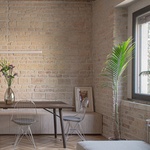 Dům z padesátých let dostal moderní interiér. Panuje zde krása původních cihel a letitého dřeva. Foto: Ing. arch. Marián Gombarček, DENDRIT Dům z padesátých let dostal moderní interiér. Panuje zde krása původních cihel a letitého dřeva. Foto: Ing. arch. Marián Gombarček, DENDRIT