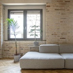 Dům z padesátých let dostal moderní interiér. Panuje zde krása původních cihel a letitého dřeva. Foto: Ing. arch. Marián Gombarček, DENDRIT Dům z padesátých let dostal moderní interiér. Panuje zde krása původních cihel a letitého dřeva. Foto: Ing. arch. Marián Gombarček, DENDRIT