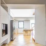 Dům z padesátých let dostal moderní interiér. Panuje zde krása původních cihel a letitého dřeva. Foto: Ing. arch. Marián Gombarček, DENDRIT Dům z padesátých let dostal moderní interiér. Panuje zde krása původních cihel a letitého dřeva. Foto: Ing. arch. Marián Gombarček, DENDRIT