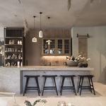 Alpská stodola, která je hotelem, dílnou, prodejnou i degustačním salónkem. Foto: Alex Filz