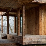 Spojovací krytá terasa a vstup. Foto: Radek Úlehla