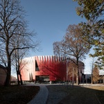 Reálný pohled na halu. Foto: Fabrice Fouillet, Lukáš Kenji Vrábel, Pavel Barták, Skyworker Reálný pohled na halu. Foto: Fabrice Fouillet, Lukáš Kenji Vrábel, Pavel Barták, Skyworker