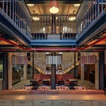 Průhled restaurací v přízemí. Foto: BoysPlayNice Průhled restaurací v přízemí. Foto: BoysPlayNice