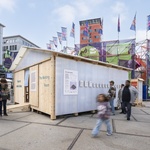 Kabinky z překližky pro důstojné přečkání zimy bez domova. Malý projekt s velkým významem. Foto: Michelle Urbiztondo