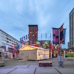 Kabinky z překližky pro důstojné přečkání zimy bez domova. Malý projekt s velkým významem. Foto: Michelle Urbiztondo