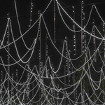 Světla v noční ulici vykouzlila iluzi noční oblohy a padajících sněhových vloček. Foto: ImagenSubliminal/Miguel de Guzmán + Rocío Romero