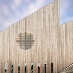 Přiblížit se místu, přiblížit se lidem. Kostel odráží to, jak zdejší komunita nažívá a funguje. Architektonicky pracuje se zažitou tradicí, kterou ovšem pozvedá novým způsobem. Foto: Reiulf Ramstad Arkitekter, Hundven Clements Photography