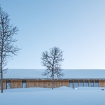 Hnízdo vyrobené ze dřeva. Krásná chata je postavena tak, aby odolávala závějím. Foto: Ruben Ratkusic