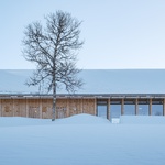 Hnízdo vyrobené ze dřeva. Krásná chata je postavena tak, aby odolávala závějím. Foto: Ruben Ratkusic