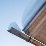 Hnízdo vyrobené ze dřeva. Krásná chata je postavena tak, aby odolávala závějím. Foto: Ruben Ratkusic