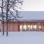 Hnízdo vyrobené ze dřeva. Krásná chata je postavena tak, aby odolávala závějím. Foto: Ruben Ratkusic