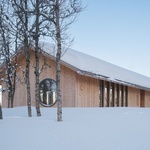 Hnízdo vyrobené ze dřeva. Krásná chata je postavena tak, aby odolávala závějím. Foto: Ruben Ratkusic