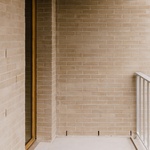 Bytový projekt jako nekompromisní akční tvrďák. Drsný Harry má ale srdce na správném místě. Foto: Daisuke Hirabayashi Bytový projekt jako nekompromisní akční tvrďák. Drsný Harry má ale srdce na správném místě. Foto: Daisuke Hirabayashi