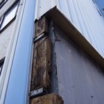 Zateplení koncových částí objektů obsahujících hygienické zázemí domů, neodpovídá současným požadavkům.