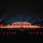 Letos bude velkolepým finále stezky Christmas at Kew ohromující show v ikonickém Temperate House v Kew, největším dochovaném viktoriánském skleníku na světě. Foto: Luke Dyson Letos bude velkolepým finále stezky Christmas at Kew ohromující show v ikonickém Temperate House v Kew, největším dochovaném viktoriánském skleníku na světě. Foto: Luke Dyson