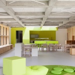 Průhled od herny k pracovně a jídelně. Foto: Ondřej Tylčer