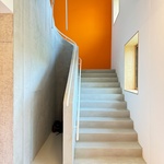 Vnitřní komunikace se schody. Foto: Ondřej Tylčer