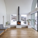 Vnitřní plán je uspořádán tak, aby maximalizoval přirozené denní světlo. Tomu ostatně odpovídá celá orientace stavby. Foto: Aisling McCoy Photographer