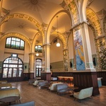 Secesní architektura Josefa Fanty a modernizace nádražní budovy v Praze. Zdroj: Správa železnic, DigiTry Art Technologies