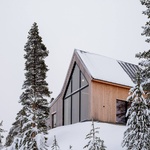 Dům na kopci svými výhledy korunuje pohádkové zimní království Finska. Foto: Marc Goodwin