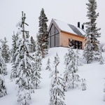 Dům na kopci svými výhledy korunuje pohádkové zimní království Finska. Foto: Marc Goodwin