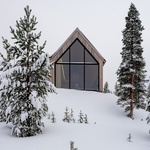 Dům na kopci svými výhledy korunuje pohádkové zimní království Finska. Foto: Marc Goodwin