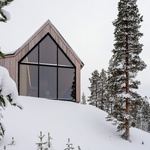 Dům na kopci svými výhledy korunuje pohádkové zimní království Finska. Foto: Marc Goodwin