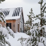 Dům na kopci svými výhledy korunuje pohádkové zimní království Finska. Foto: Marc Goodwin
