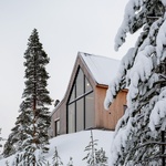 Dům na kopci svými výhledy korunuje pohádkové zimní království Finska. Foto: Marc Goodwin
