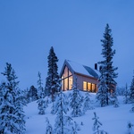 Dům na kopci svými výhledy korunuje pohádkové zimní království Finska. Foto: Marc Goodwin