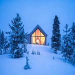 Dům na kopci svými výhledy korunuje pohádkové zimní království Finska. Foto: Marc Goodwin