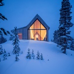 Dům na kopci svými výhledy korunuje pohádkové zimní království Finska. Foto: Marc Goodwin