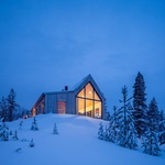 Dům na kopci svými výhledy korunuje pohádkové zimní království Finska. Foto: Marc Goodwin