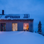Dům na kopci svými výhledy korunuje pohádkové zimní království Finska. Foto: Marc Goodwin