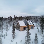 Dům na kopci svými výhledy korunuje pohádkové zimní království Finska. Foto: Marc Goodwin