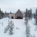 Dům na kopci svými výhledy korunuje pohádkové zimní království Finska. Foto: Marc Goodwin