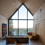 Dům na kopci svými výhledy korunuje pohádkové zimní království Finska. Foto: Marc Goodwin