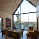 Dům na kopci svými výhledy korunuje pohádkové zimní království Finska. Foto: Marc Goodwin