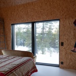 Dům na kopci svými výhledy korunuje pohádkové zimní království Finska. Foto: Marc Goodwin