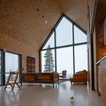 Dům na kopci svými výhledy korunuje pohádkové zimní království Finska. Foto: Marc Goodwin