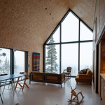 Dům na kopci svými výhledy korunuje pohádkové zimní království Finska. Foto: Marc Goodwin