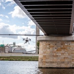 Drony se využívají k inspekci stavebních konstrukcí. Zdroj: Drony SIT Drony se využívají k inspekci stavebních konstrukcí. Zdroj: Drony SIT