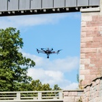 Drony se využívají k inspekci stavebních konstrukcí. Zdroj: Drony SIT Drony se využívají k inspekci stavebních konstrukcí. Zdroj: Drony SIT