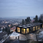 Prudký svah jako výzva: Vila Sidonius vznikla tam, kde by jiní nestavěli. Foto: Filip Šlapal