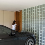 Portugalský Mill House minulost nechává za sebou, stává se novým objektem na místě starého. Foto: Ivo Tavares Studio