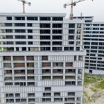 Metodická podpora pro obce a dostupné bydlení. Inspiraci je možné hledat i v zahraničí, kde obce více profitují z výrobních závodů. Zdroj: Pexels