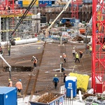 Metodická podpora pro obce a dostupné bydlení. Inspiraci je možné hledat i v zahraničí, kde obce více profitují z výrobních závodů. Zdroj: Pexels