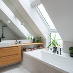 Půdorysy (170 m2) jsou prostorově efektivní a funkční, s různými místnostmi pro různé účely, vestavěnými úložnými prostory s řešeními na míru a postavenými na místě. Foto: Finn Ståle Felberg Půdorysy (170 m2) jsou prostorově efektivní a funkční, s různými místnostmi pro různé účely, vestavěnými úložnými prostory s řešeními na míru a postavenými na místě. Foto: Finn Ståle Felberg