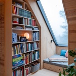 Flexibilní a efektivní uspořádání a vestavěné úložné prostory se přizpůsobují aktivnímu venkovnímu životnímu stylu obyvatel. Foto: Finn Ståle Felberg Flexibilní a efektivní uspořádání a vestavěné úložné prostory se přizpůsobují aktivnímu venkovnímu životnímu stylu obyvatel. Foto: Finn Ståle Felberg